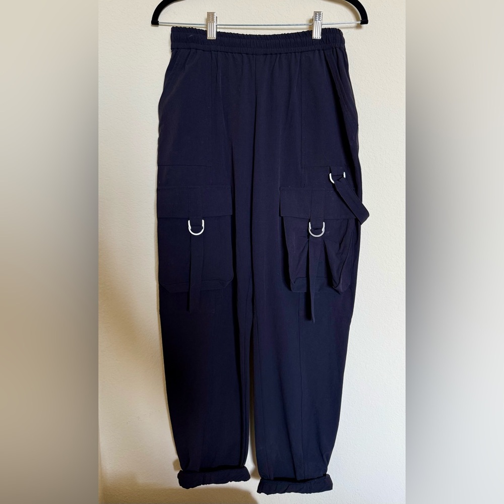 Alo Yoga Womens City Wise Cargo Pants